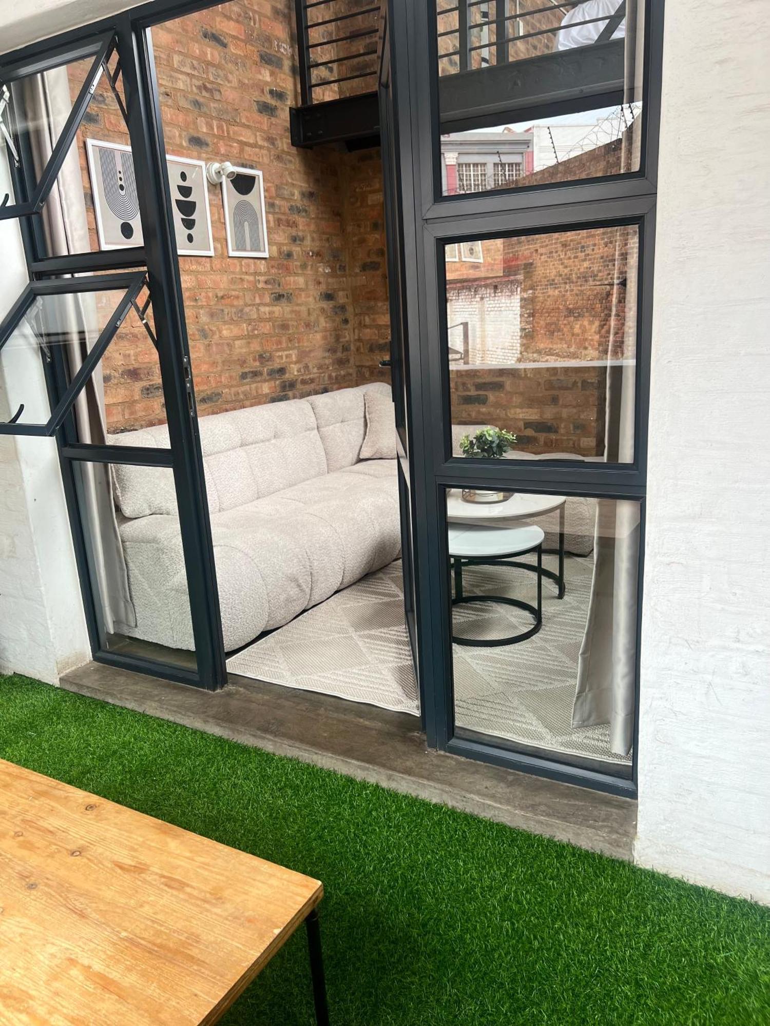 Apartment Craftsmanship Loft 344 *